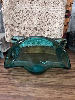 VTG Mid Century Hand Blown Manganese Green Art Glass Napkin Holder 365nm Glow